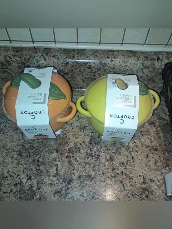 Croton Other - Croton Ceramic Fruit Bakeware in Orange and Lime Green